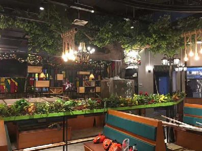 仿真榕树完美呈现室内外景观