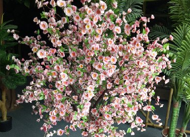 仿真花树延续春天的美